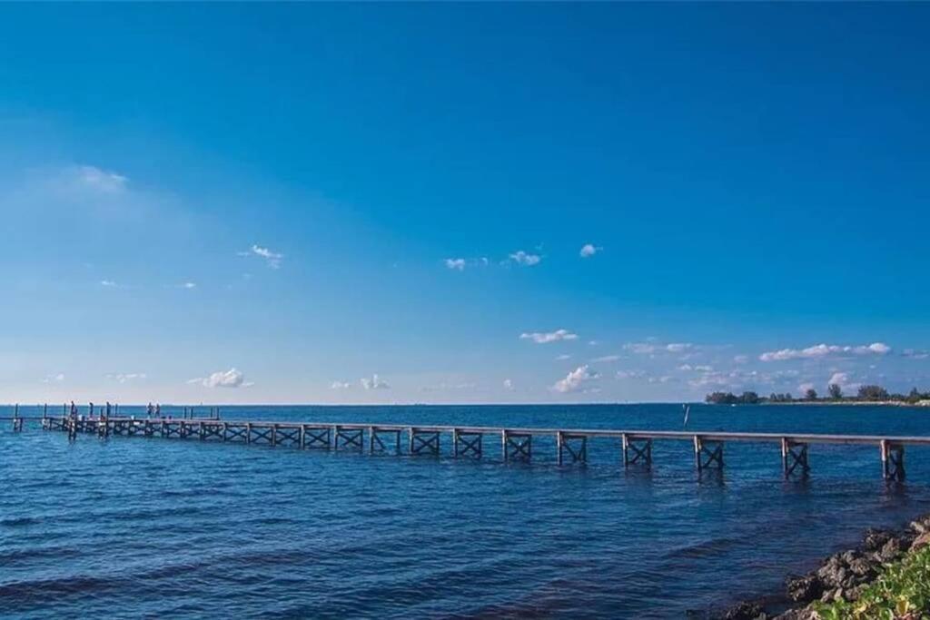 Bay View, Studio206, Beach Steps Away! Pool+Wifi Ruskin Exterior foto